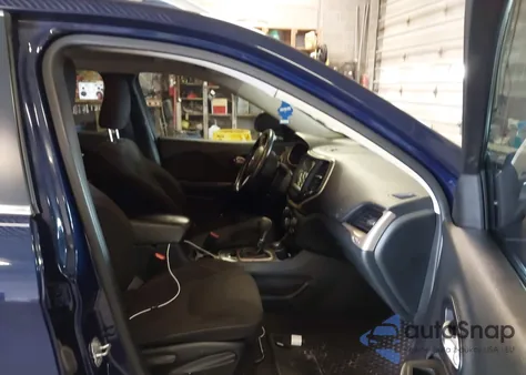 2016 Jeep Cherokee Latitude z USA, uszkodzony, nr VIN 1C4PJMCSXGW283045